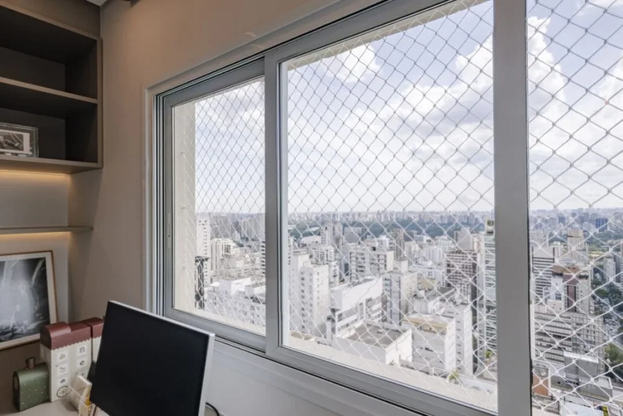 Janela residencial com vidro acústico — VEDABLIND